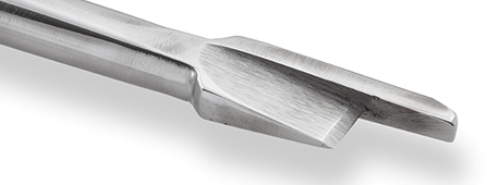 Робоча частина остеотома для розщеплення цементної пробки зігнутий (прапорець)